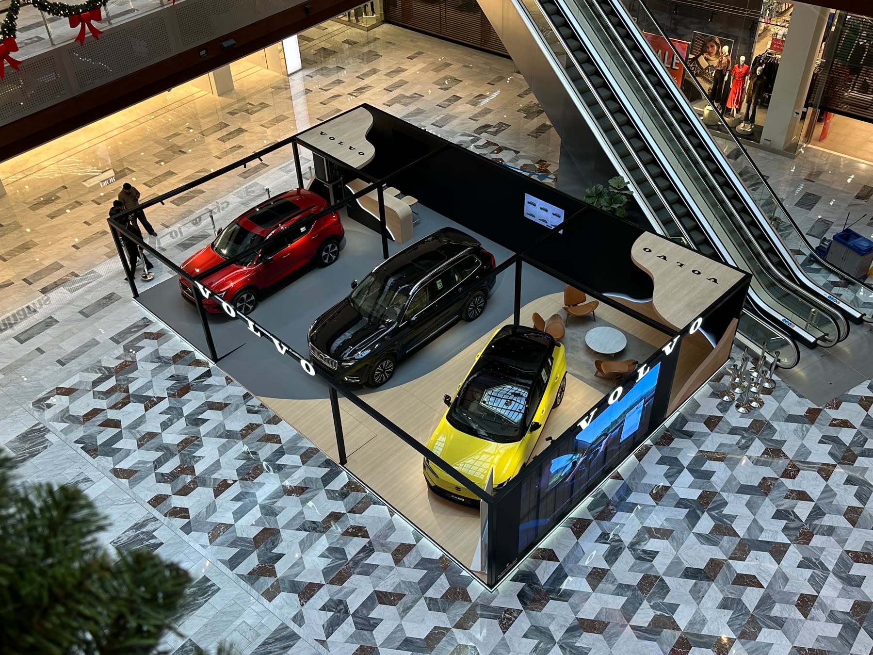 VOLVO POP-UP, THE GALLERIA — BRAND EXPERIENCE project by Dune Culture