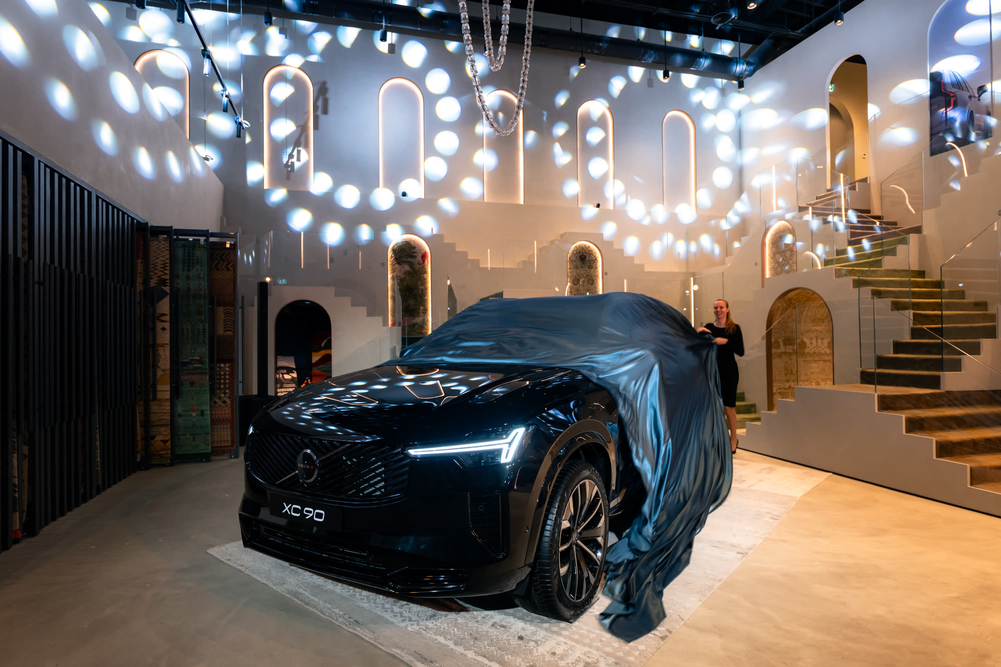 Volvo XC90 on the reveal platform